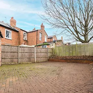 Cozy, Chic, And Convenient, 10 Mins To Centre Birmingham